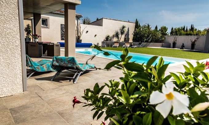 Plaissan Villa | La Séranne: la elegante