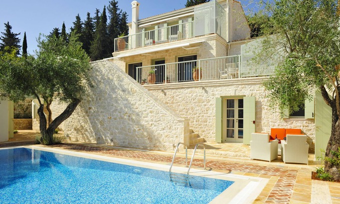 Kassiopi Villa | Villas de prestigio | KASSIOPI VILLAGE | Lujo 4 dormitorios con piscina