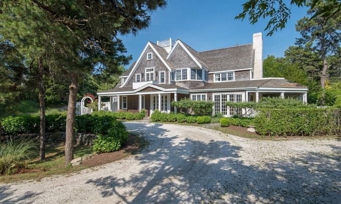 Monomoy Casa | Prestigious Monomoy Mansion with Heated Pool and Provence Flair