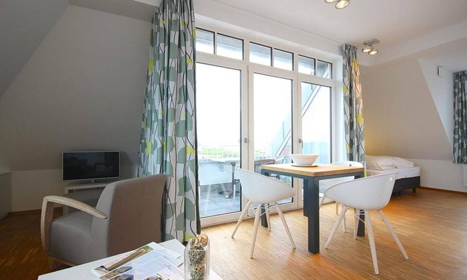 Horum Apartamento | Pretty 1-room top floor apartment with sheltered loggia - 100 m to the beach!