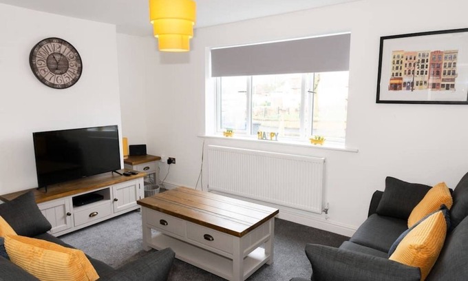 Tamworth Casa | Pretty 2 Bedroom House - Great Location & Parking