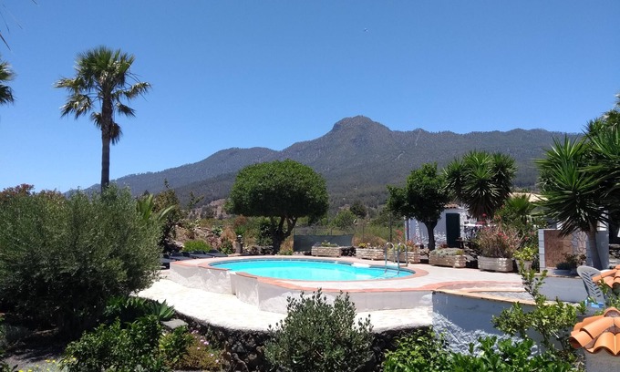 El Paso Apartamento | pretty apartment with sun terrace in the subtropical garden with WiFi and pool