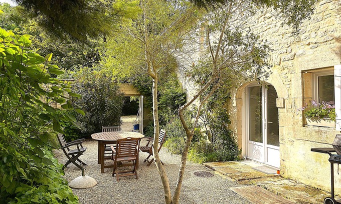 Aumagne Casa | Pretty, bucolic 95 m2 house in magnificent landscaped grounds. Private courtyard. Swimming pool.