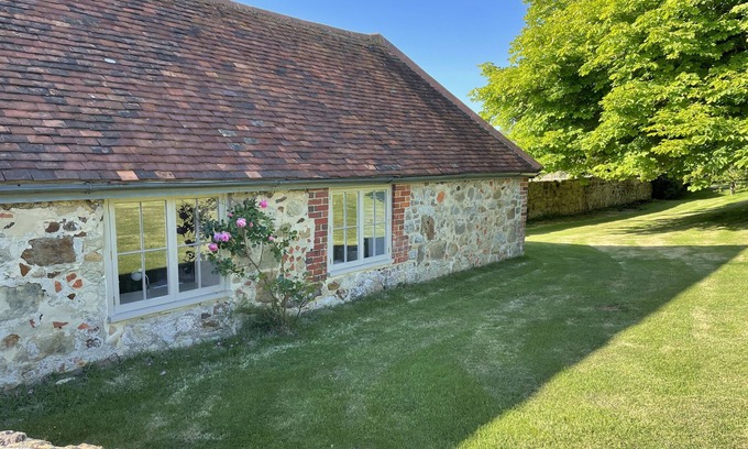 Newport Cabaña | PRETTY, COSY COTTAGE FOR 2 - 4 NEAR SOUTH COAST, BEAUTIFUL QUIET LOCATION