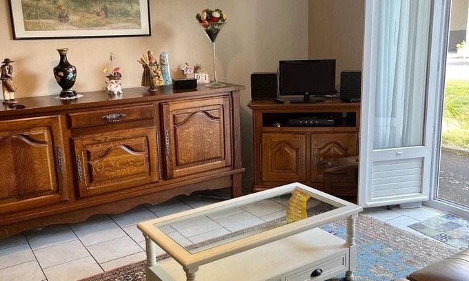 Brive-la-Gaillarde Apartamento | Pretty garden apartment in peaceful residence