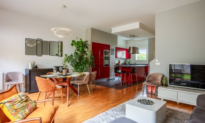 Faubourg de l'Arche Casa | Pretty house with garden - Welkeys