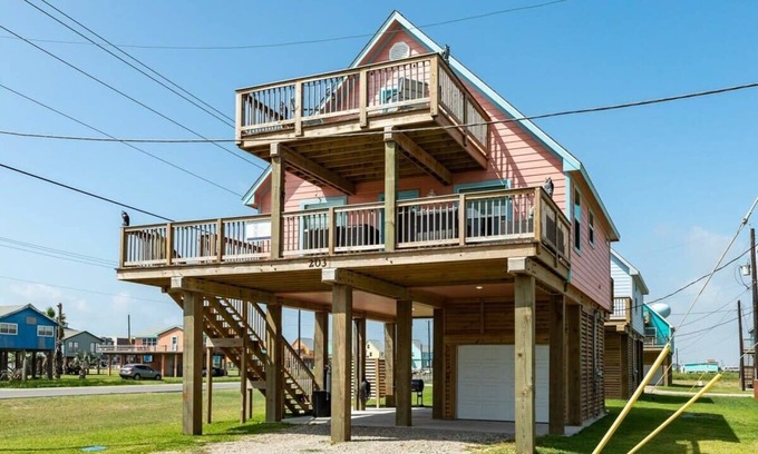 Surfside Beach Casa | Pretty in Pink Flamingo - Sea Breezes & Sunsets!