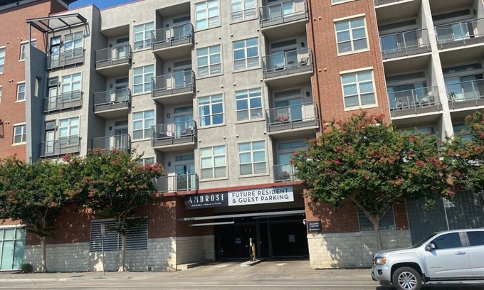 Deep Ellum Apartamento | Pretty Plush Place