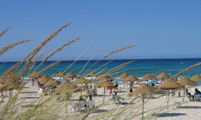 Hammam Al Agzaz Apartamento | Apartamento de lujo bastante tranquilo - frente al mar 8 p. - Chelbia