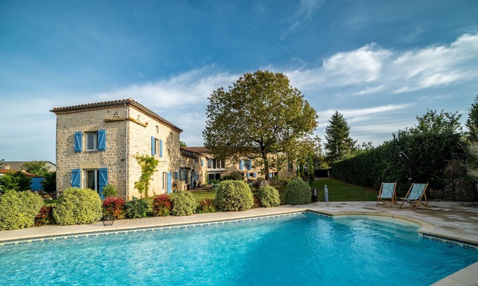 Mouzieys-Panens Cabaña | Pretty stone cottage with terrace in a property with swimming pool