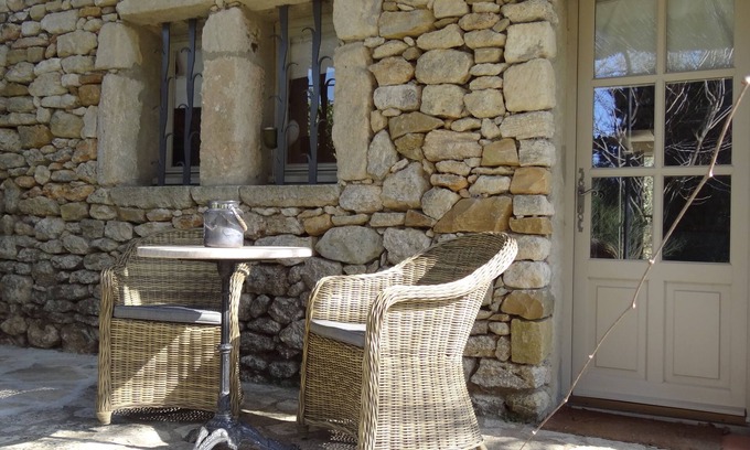 Uzes Cabaña | Bonito mazet de piedra para 2 personas rodeado de un parque de 2 hectáreas.