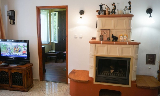Balatonmariafurdo Casa | Bonita terraza, aire acondicionado, 2 dormitorios, cuna, zona de barbacoa, parking.