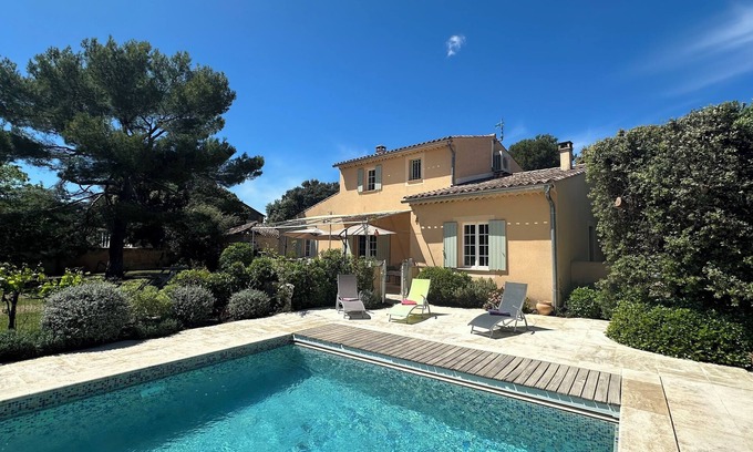 Cadenet Casa | Pretty vacation home with swimming pool in Provence, sleeps 8, near Lourmarin