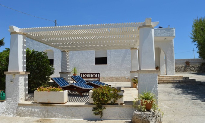 Marina di Felloniche Villa | Bonita villa a tiro de piedra del mar con 6 camas, dos dormitorios y dos baños.