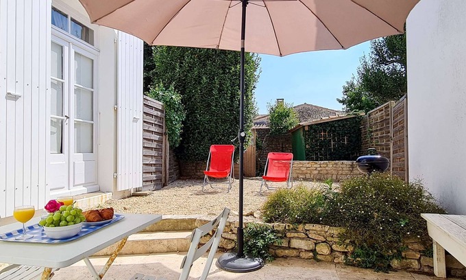 La Couarde-sur-Mer Casa | Pretty village house with its private courtyard