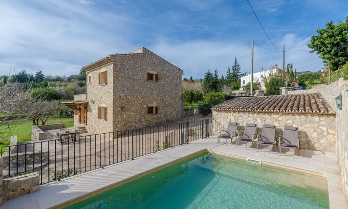 Alaro Cabaña | Pretty villa with balcony