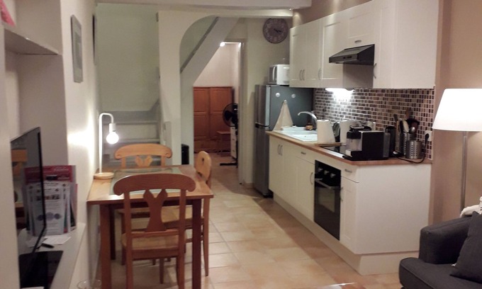 Bagnols-en-Foret Casa | Bonita casa de pueblo 4 personas 57m cuadrados en pueblo típico provenzal