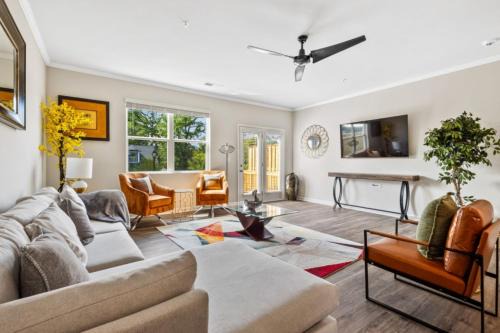 Hapeville Casa | Price Cut, New Lux Home 5 mins to Airport , 15 min to Downtown, 25 min to Buckhead with 3 beds and 3 baths