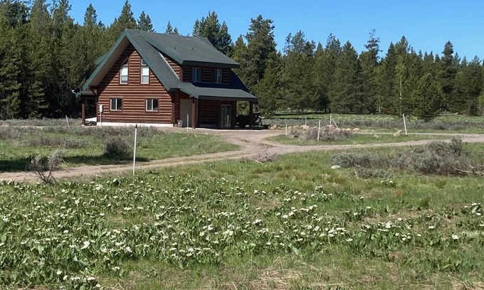 Island Park Cabina | Outland Meadows Guest House cerca de Parque Yellowstone