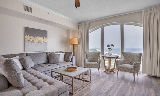 Gulfport Condominio | Price drop/summer special/ocean front