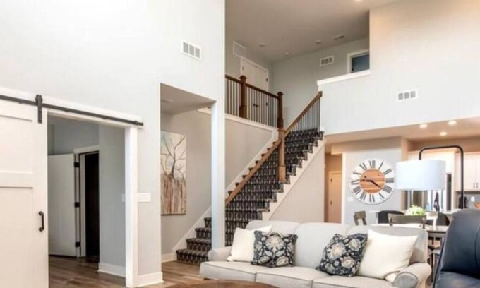 Smithville Casa | Primary bedroom, living room, and kitchen on main floor - no steps!