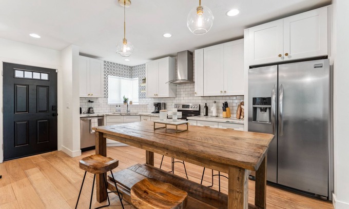 Wilshire Terrace Casa | Prime Arcadia House with Pool and close to Restaurants + Shopping