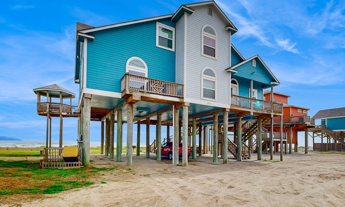Gilchrist Casa | Prime | Beachfront | Private Gazebo | Sleeps 14