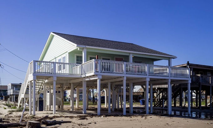 Surfside Beach Casa | Prime | Beachfront | Beach Access | Sleeps 8