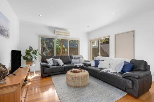 Barwon Heads Casa | Prime Coastal Hideaway, 450m to beach and river