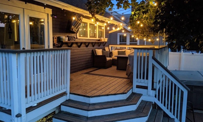 Oshkosh Casa | Prime EAA location - Vendor Friendly!