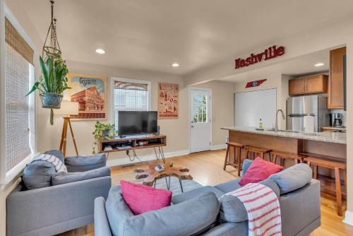 Shelby Hills Casa | Prime East Nash Location - 5 Mins to Broadway