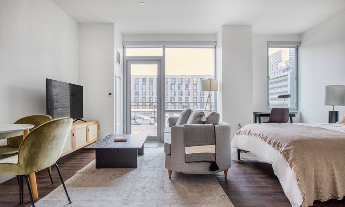 Shawmut Apartamento | Prime Ink Block Studio w. W/D and Gym by Blueground