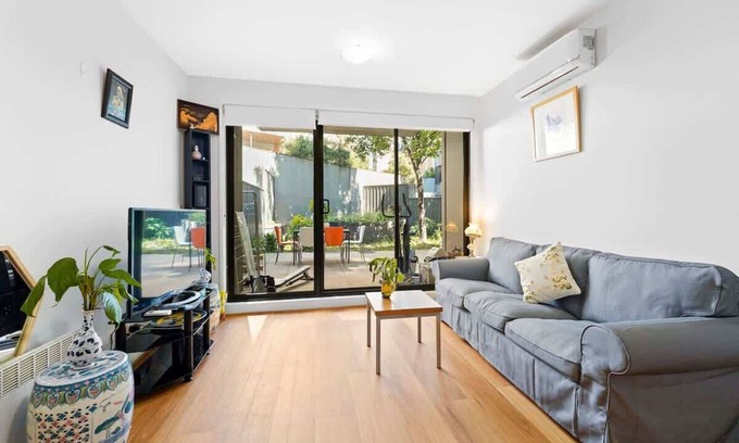 Kensington Apartamento | Prime Kensington 2BR Apt with a Massive Backyard!