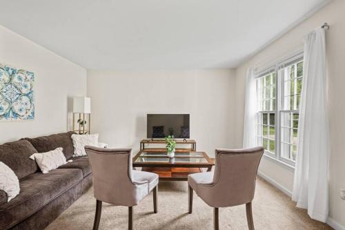 North Chesterfield Apartamento | Prime Location 2 BR Oasis with Washer and Dryer