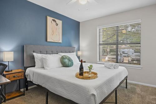 Pleasant Valley Apartamento | Prime Location, 2 mins to Airport, 5 mins to Dwntn