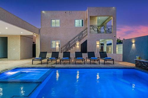 Ponton Casa | Prime Location 2br W Pool, Bbq & Close To Beach