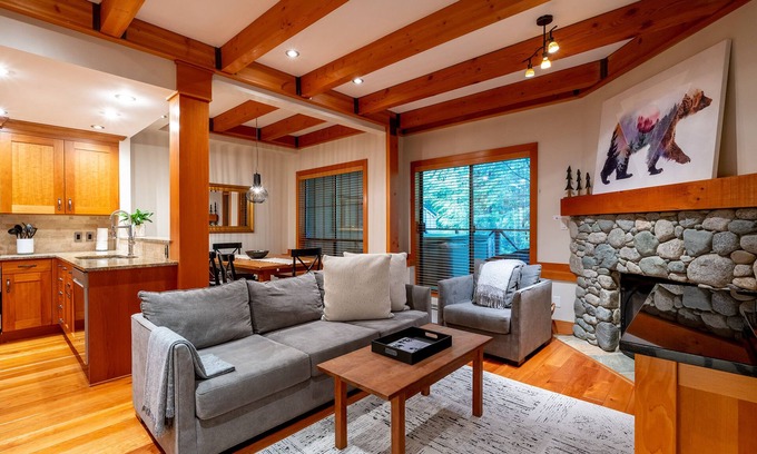 Upper Village Casa | Crystal Ridge Unit # 11: acceso de SKI IN / OUT: jacuzzi privado, traslado gratuito y estacionamiento.