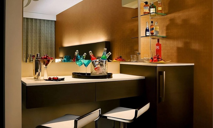 East Village Hotel | Prime Location! 4 Relaxing Units Near SeaWorld! Onsite Parking and Pool!