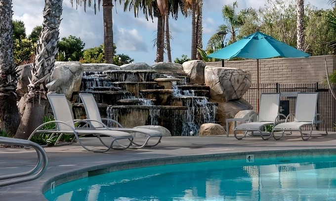 San Diego Hotel | Prime Location! Beachfront, Outdoor Pool!