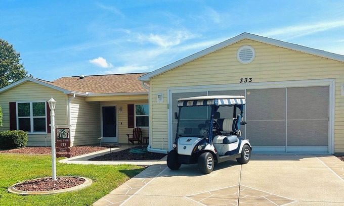 Lady Lake Casa | Prime Location - between Sumter Landing and Spanish Springs - Golf Cart