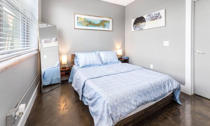 Roanoke Apartamento | Prime Location Downtown Heart of Roanoke Queen Bed