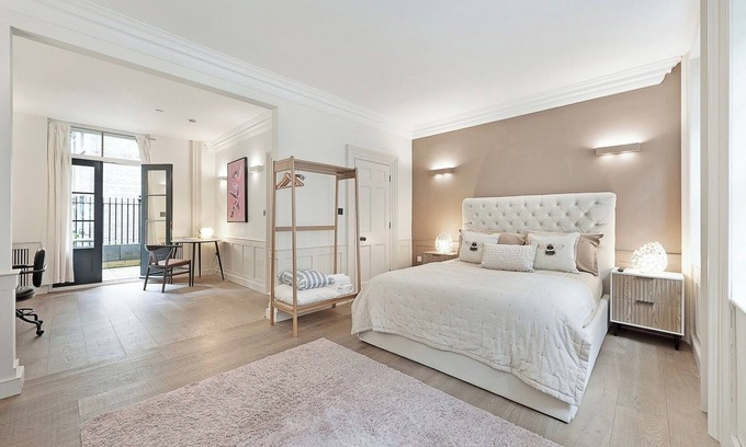 Bishopsgate Casa | Prime Location English 5 bedroom house