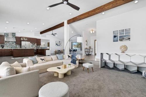 McNeil Estates Casa | Prime Location! Hidden Oasis 4 BR 10 min to Strip