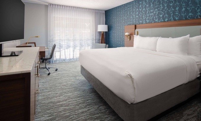 Port Angeles Hotel | Prime Location! Pool, FREE Parking, Pets Allowed, Near Francis Street Park!