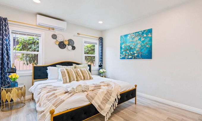 Alhambra Apartamento | Prime location Private entry 3bed 2bath Close to DT Alhambra Kingsize Bed! 1