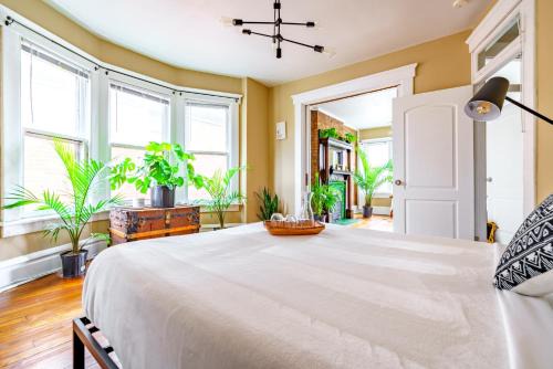 Victorian Village Casa | Prime Location Top Rated Free Parking Clean
