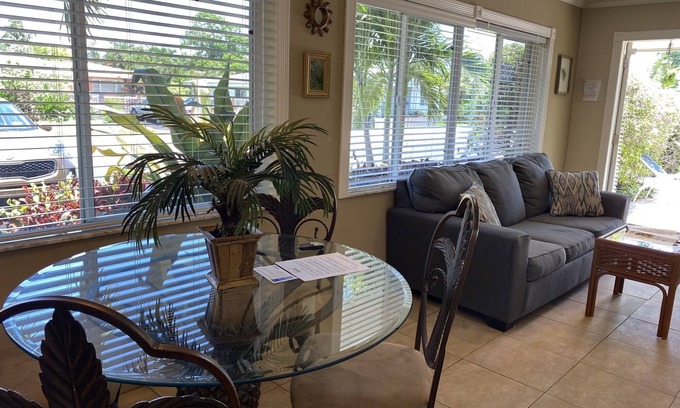 East Fort Lauderdale Hotel | Prime Location Great Price