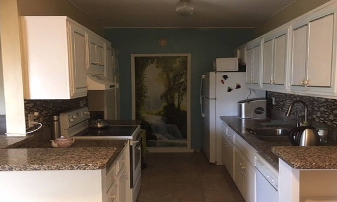 Encino Condominio | UBICACIÓN PRIME a poca distancia de VENTURA BLVD, donde todo el entretenimiento es: