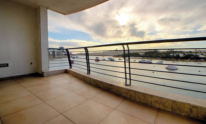Gzira Apartamento | Make your holiday worthwhile at this fabulous accommodation just a minute away from Sliema ferries
