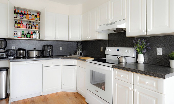 White Plains Casa | Prime Luxury NY: Free Parking + Mins to Downtown!